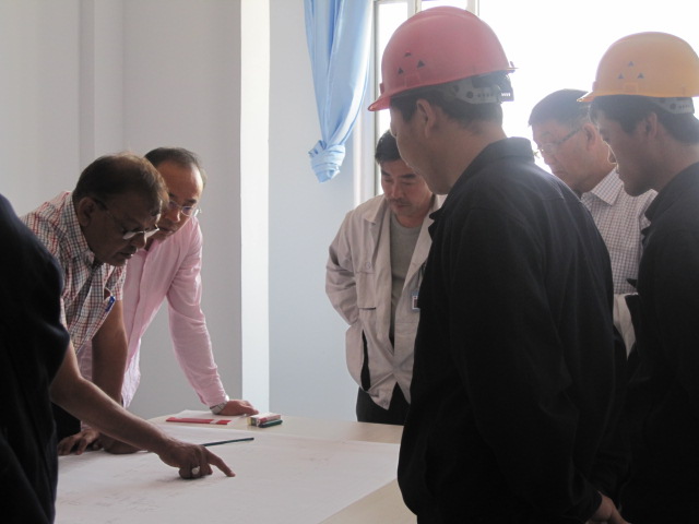 外國專家蒞臨我單位指導(dǎo)工